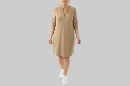 Einfarbiges Kleid mit V-Ausschnitt
